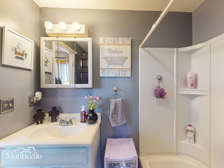 FULL BATHROOM-2