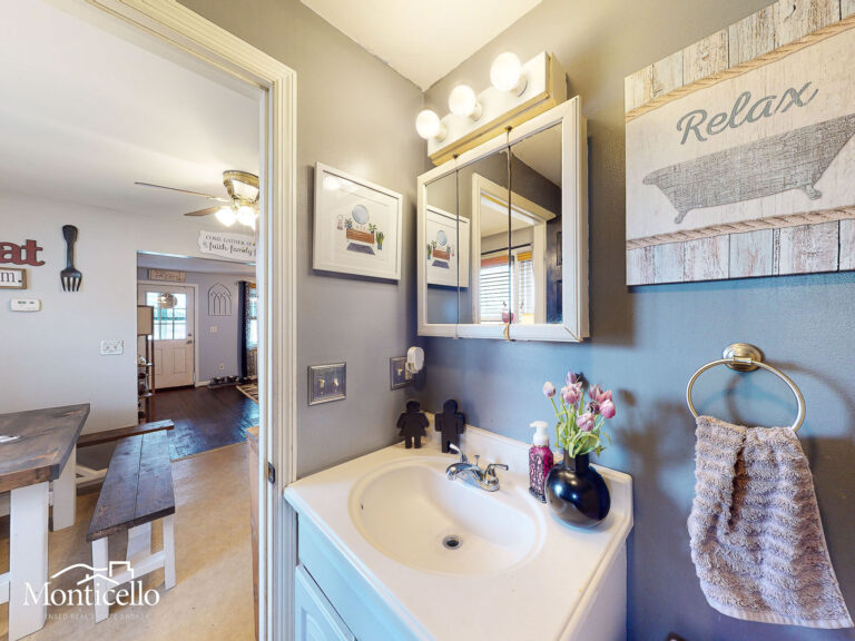 FULL BATHROOM-3