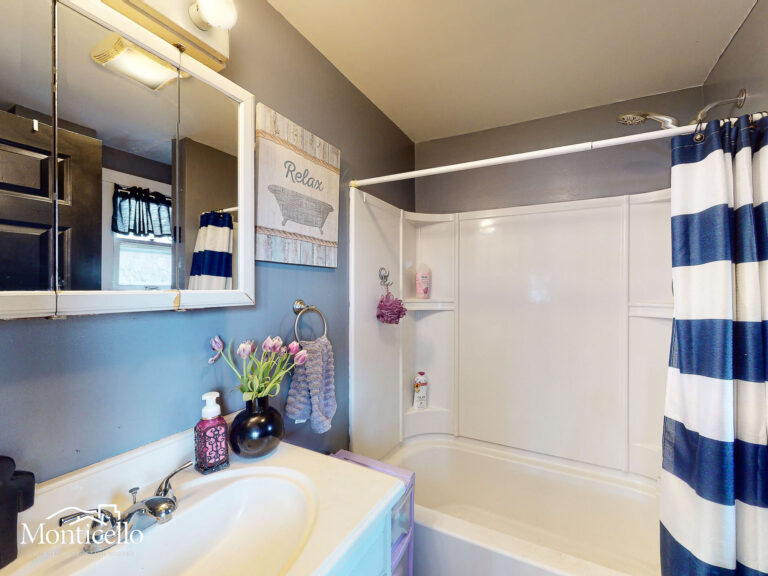 FULL BATHROOM-5
