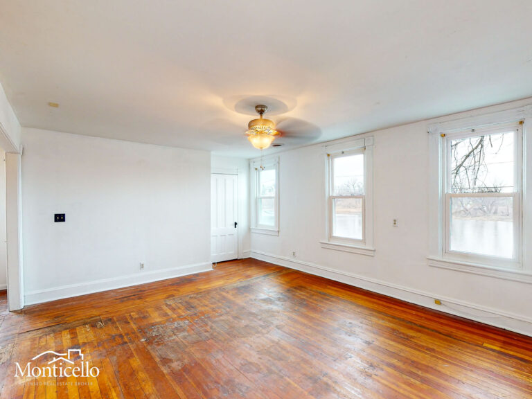LIVING ROOM F2-2
