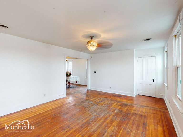 LIVING ROOM F2-3